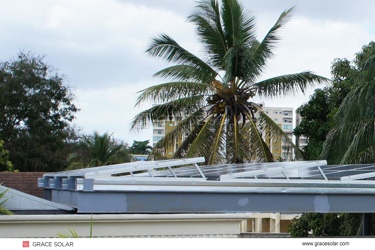 Pre-assembled aluminum solar mounting system for tropical commercial buildings